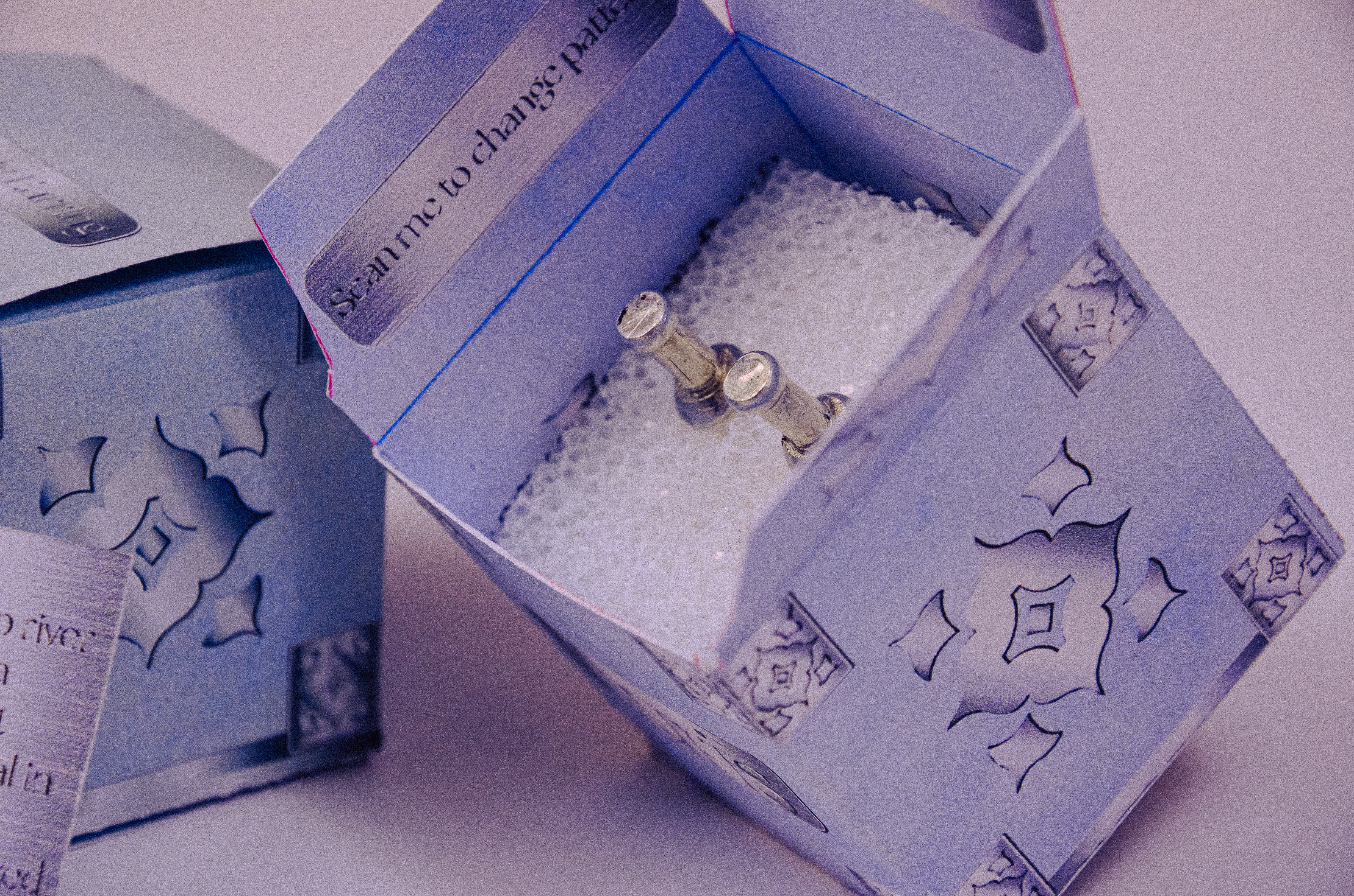 picture of auris thumbtacks